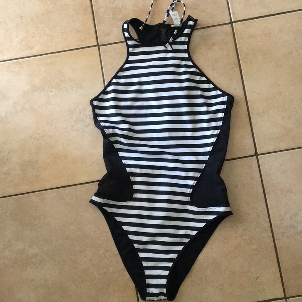 Lululemon bathing suit 👙 Navy/white